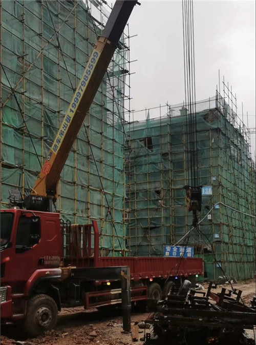 鼓楼区“慢工细活”—— 吊车的 “微动控制” 技术